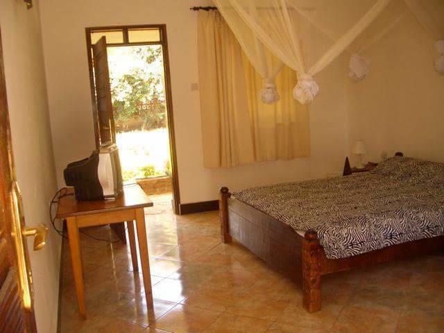 Готель Mama Pierina Restaurant And Annex Morogoro Екстер'єр фото