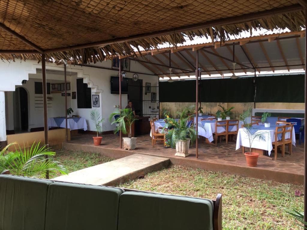 Готель Mama Pierina Restaurant And Annex Morogoro Екстер'єр фото