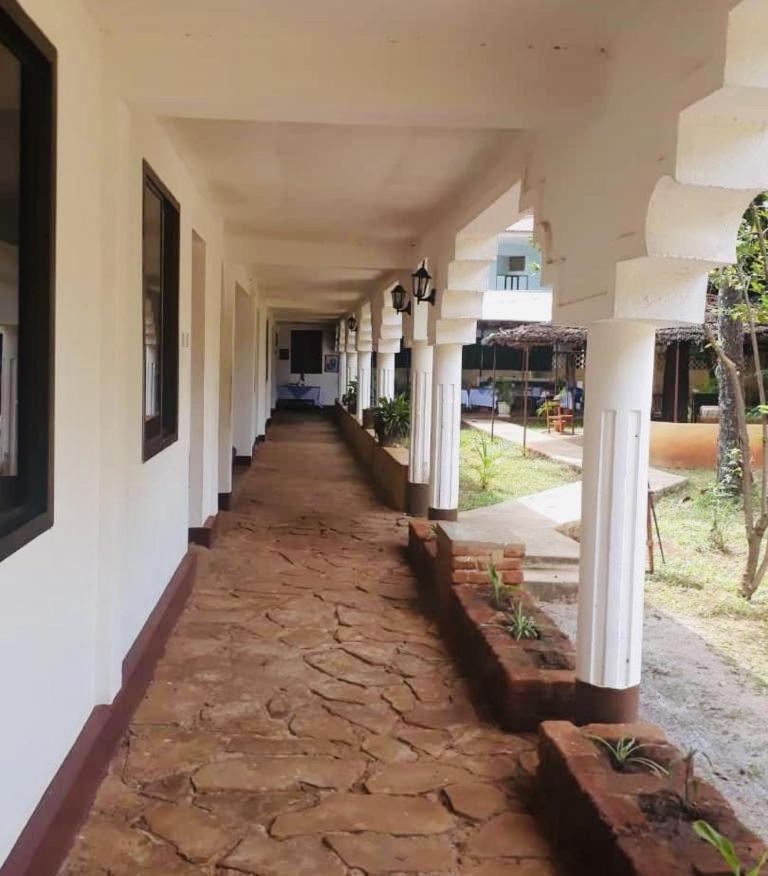 Готель Mama Pierina Restaurant And Annex Morogoro Екстер'єр фото