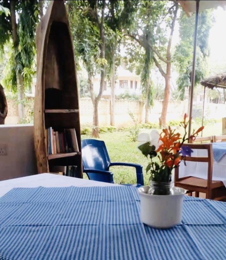 Готель Mama Pierina Restaurant And Annex Morogoro Екстер'єр фото